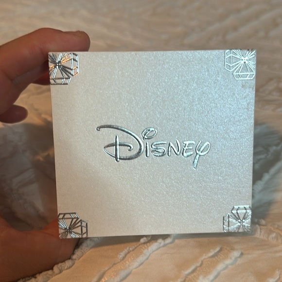 NIB Disney Minnie Mouse cubic zirconia silver sparkling necklace - Picture 4 of 5